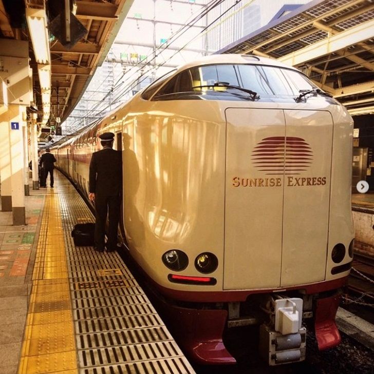 قطارهایی در ژاپن که علاوه بر خوابگاه مخصوص، حمام هم دارند