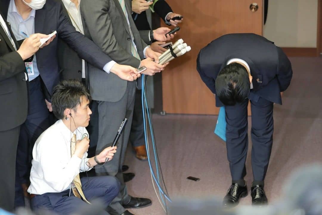 عذرخواهی و استعفای معاون وزیر راه ژاپن